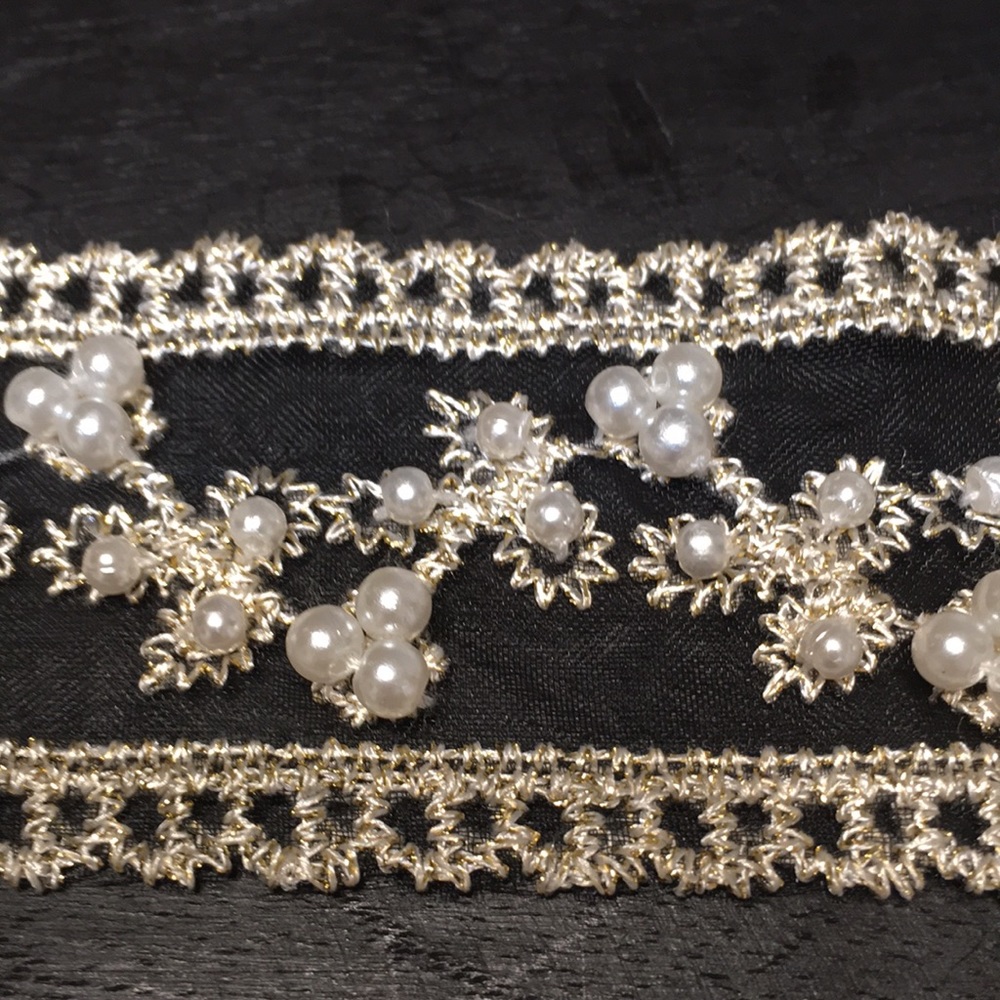 Lace pearl choker brand NEW